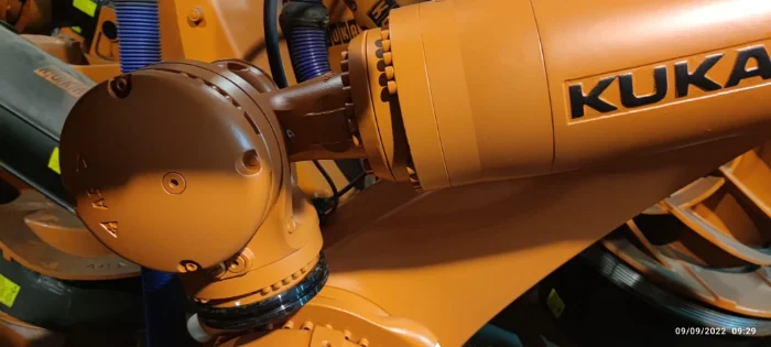 KUKA KR 240 Foundry en prueba